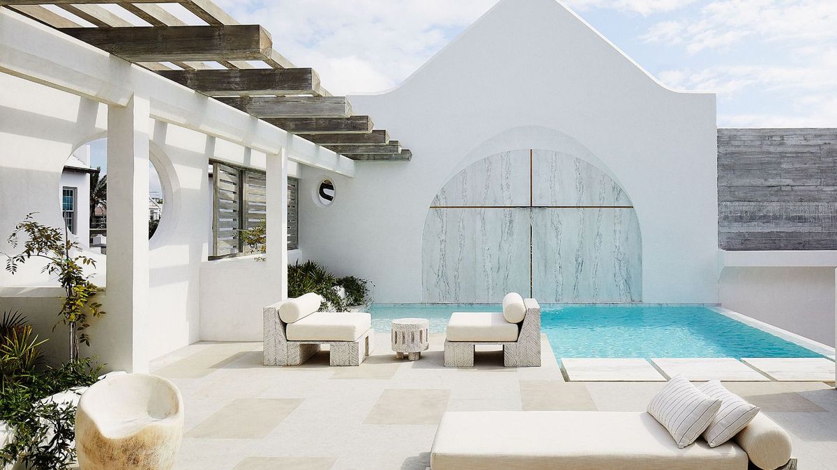 Minimalist architecture and zen interiors in a Florida home |