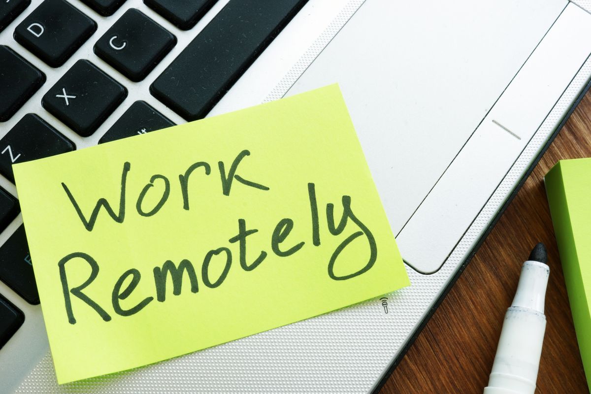 &amp;quot;Work Remotely&amp;quot; post-it note stuck to a laptop