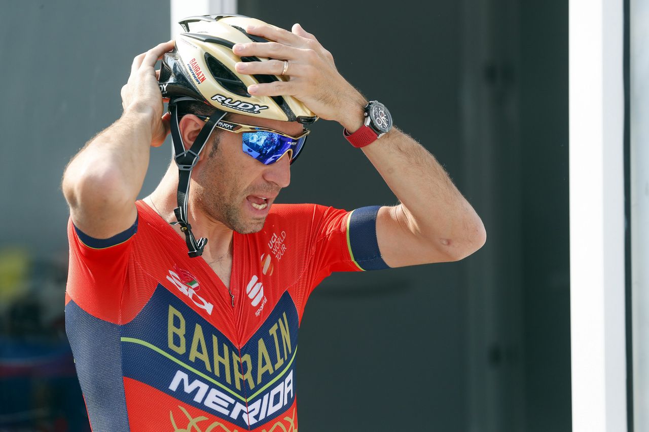 Vincenzo NIbali gets himself ready for stage 2 of the Dubai Tour
