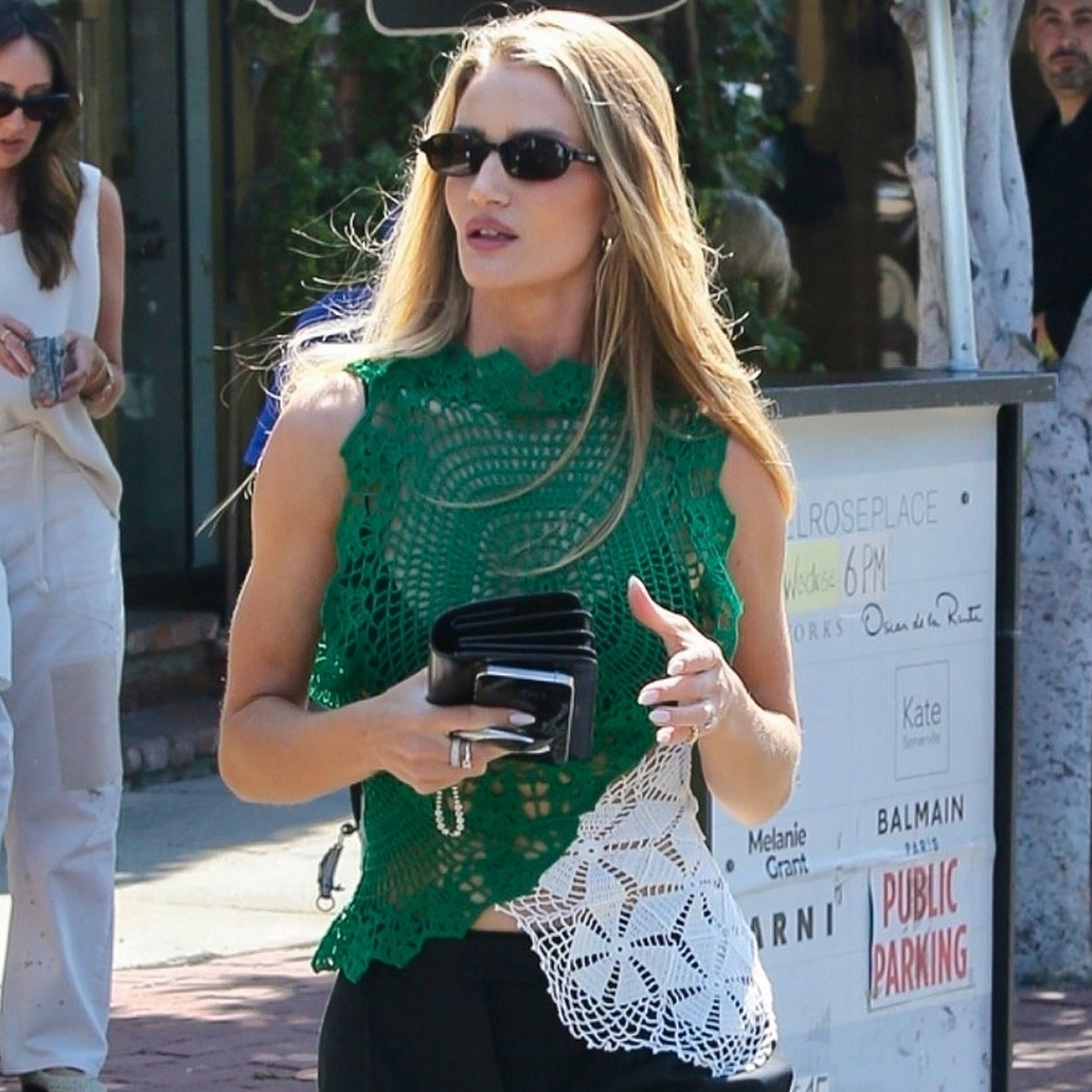 Rosie HW Just Proved That You Only Need This Item to Make Your Outfit Look Rich