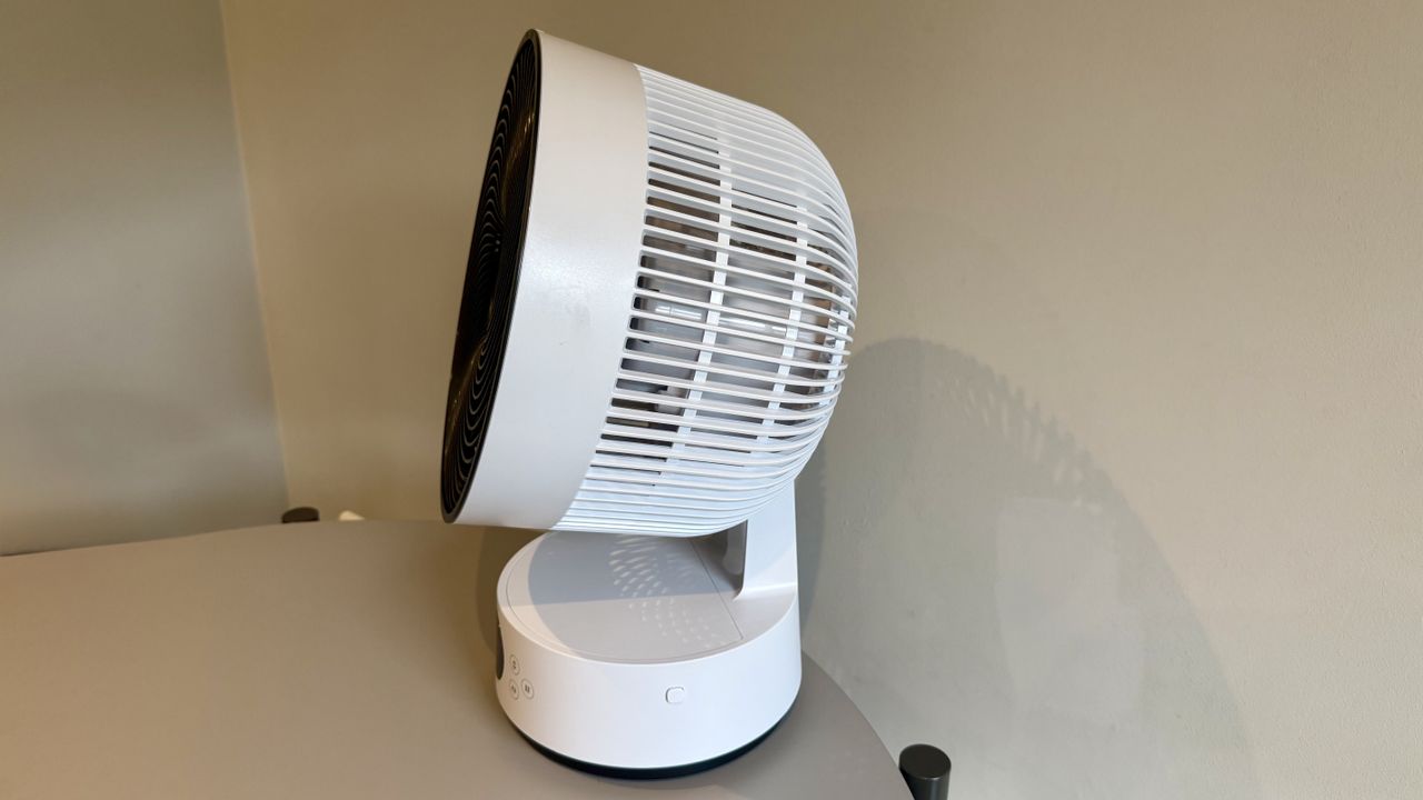 The MeacoFan Sefte Pro 10" Table Air Circulator pictured on a grey table