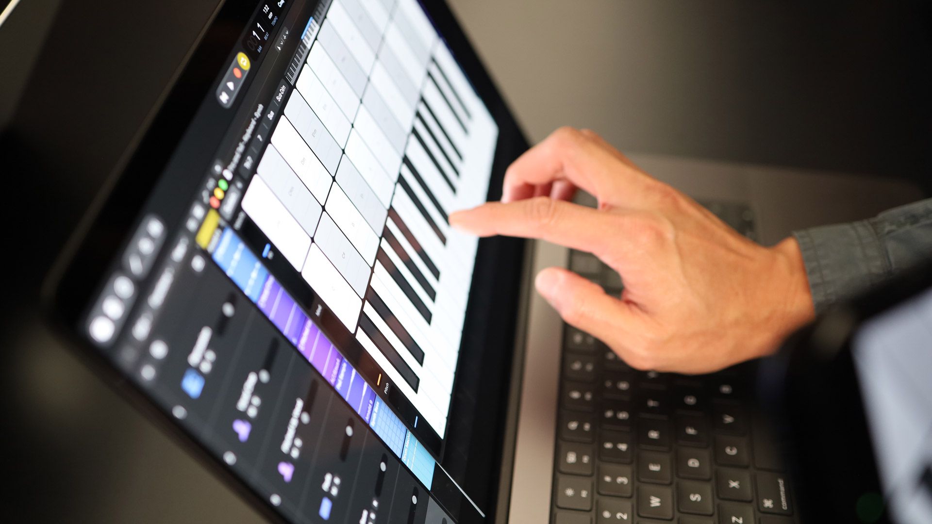Apple Touchscreen MacBook Pro HANDS ON