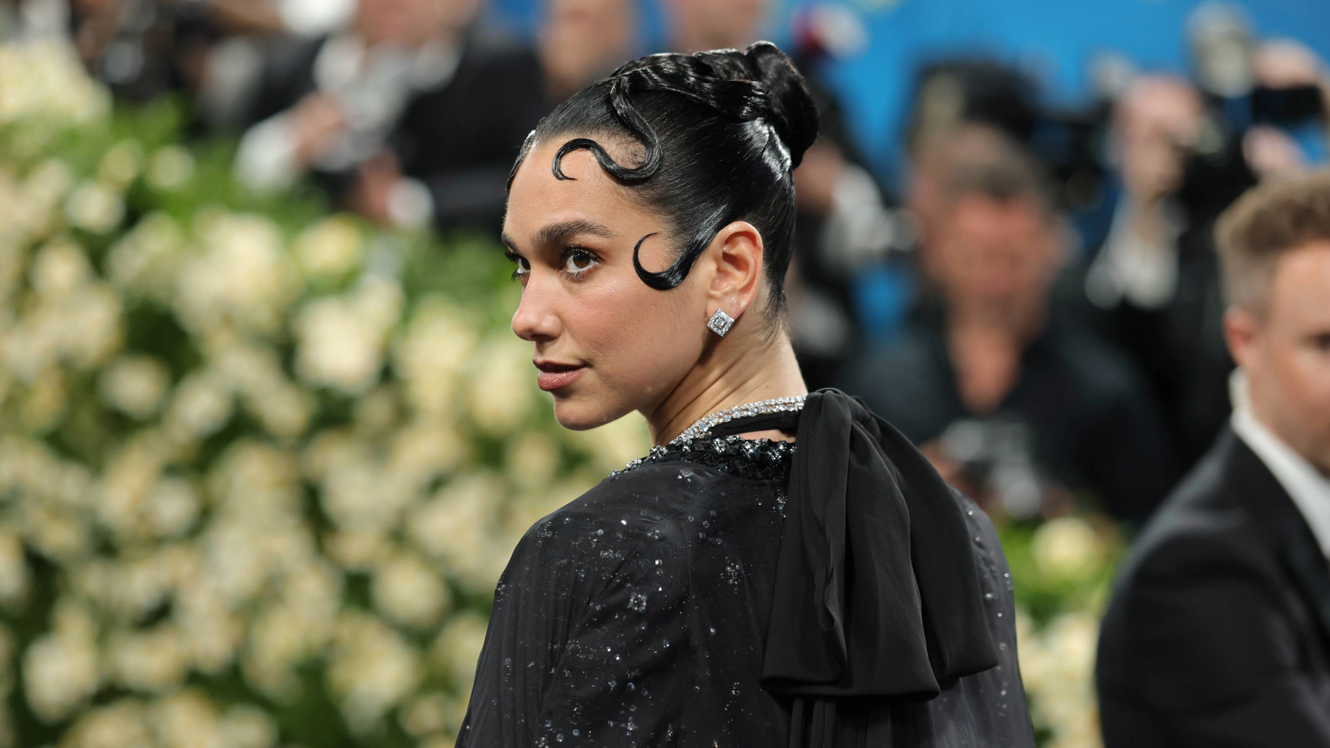 NEW YORK, NEW YORK - MAY 05: Dua Lipa attends the 2025 Met Gala Celebrating "Superfine: Tailoring Black Style" at Metropolitan Museum of Art on May 05, 2025 in New York City. (Photo by Dia Dipasupil/Getty Images)