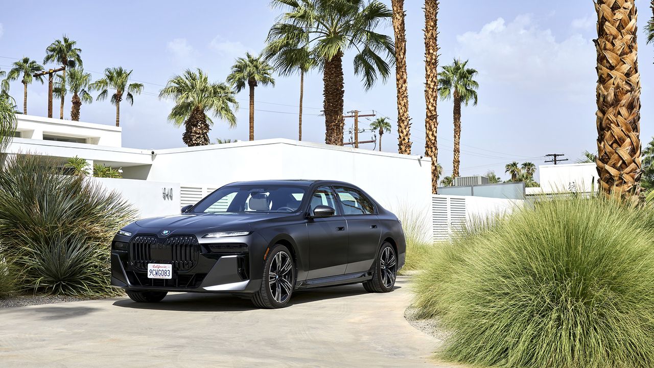 BMW i7