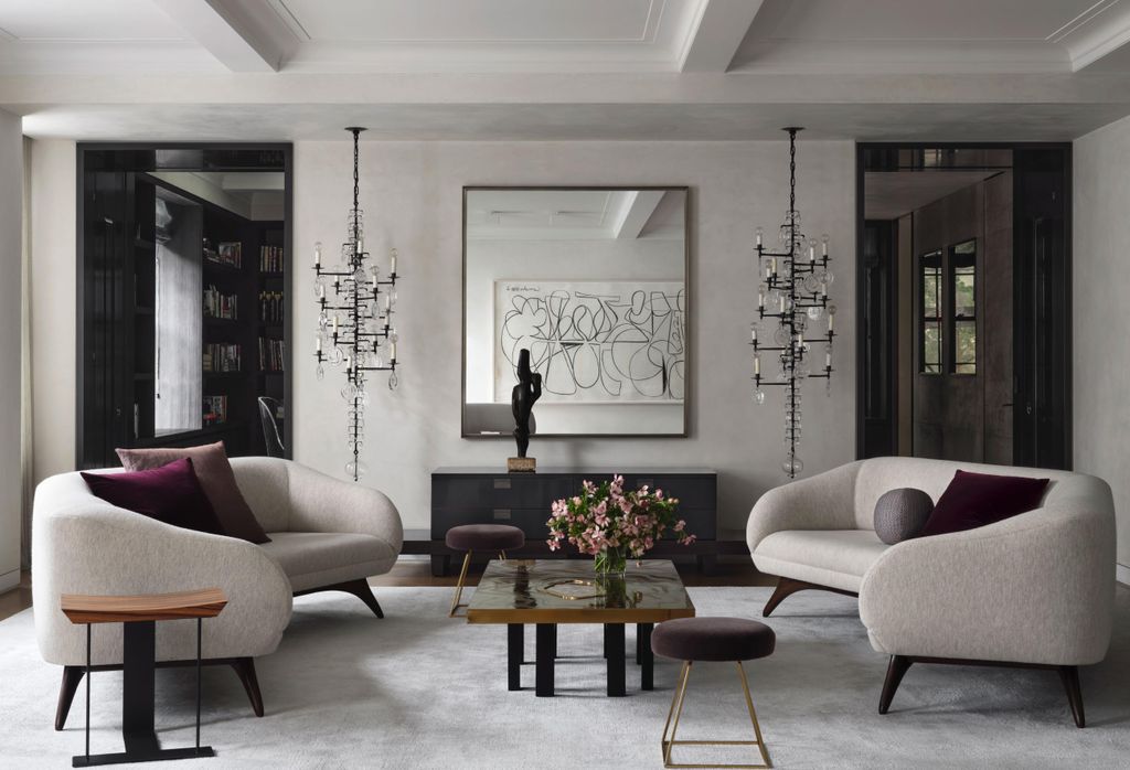 Contemporary vase with flowers and Chiara Lionello