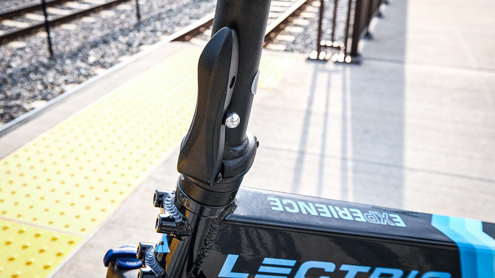 Lectric XP 2.0 handle height adjustment