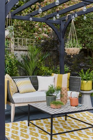 arbours, pergolas and gazebos: outdoor living space