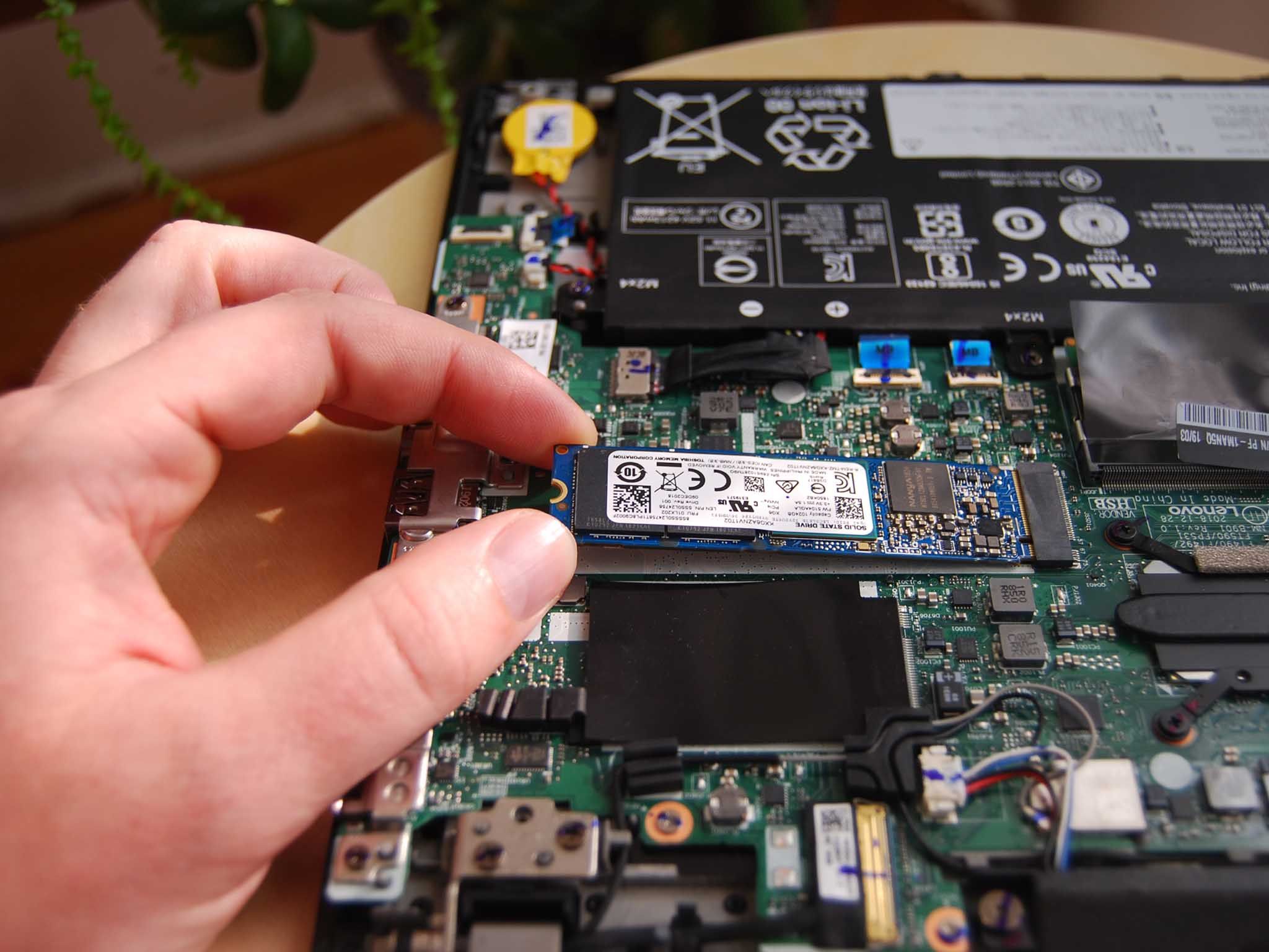 Thinkpad T490 Type 20N3（SSDなし） How to upgrade the SSD in your Lenovo ThinkPad T490 | Windows Central