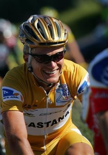 Alexandre Vinokourov (Astana) smiles in the gold livery