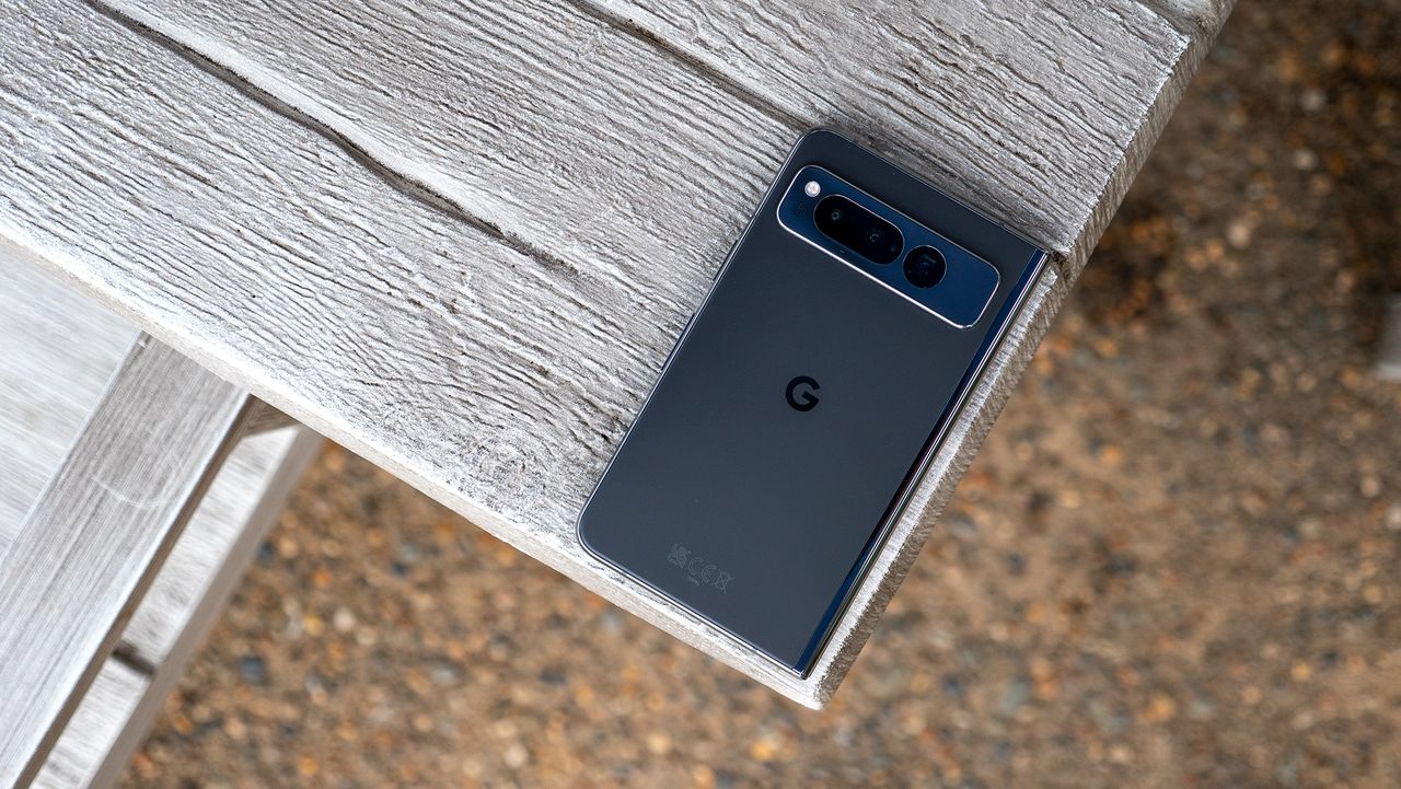 The Obsidian Google Pixel Fold closed