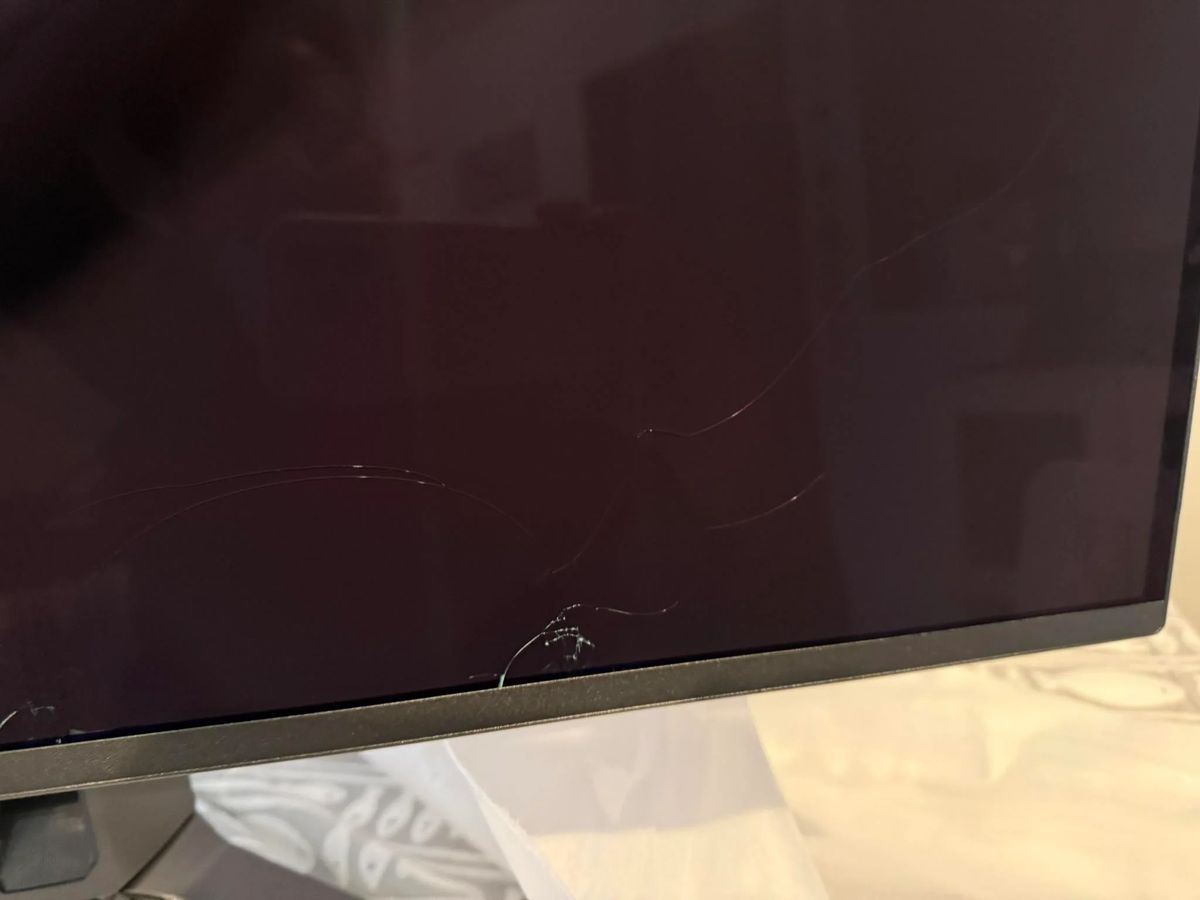 Damaged PG32UCDM3