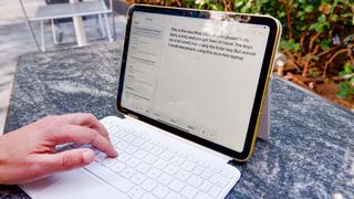 iPad 2022 tying on Magic Keyboard Folio