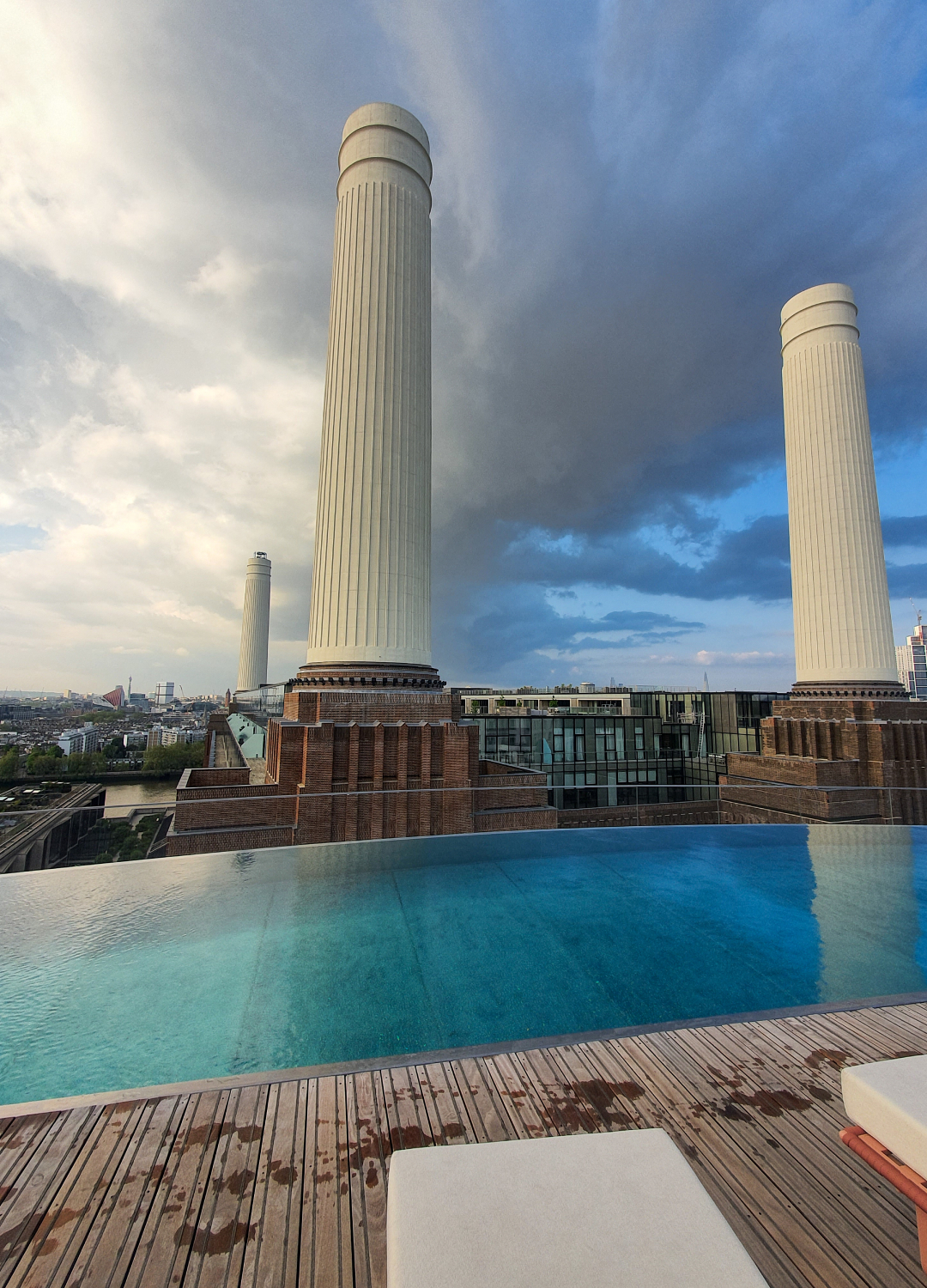 Sky Pool, Battersea