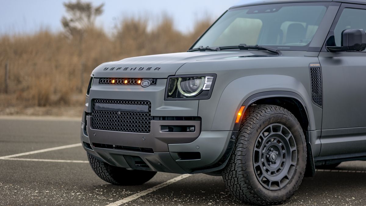 Land Rover Defender 2025