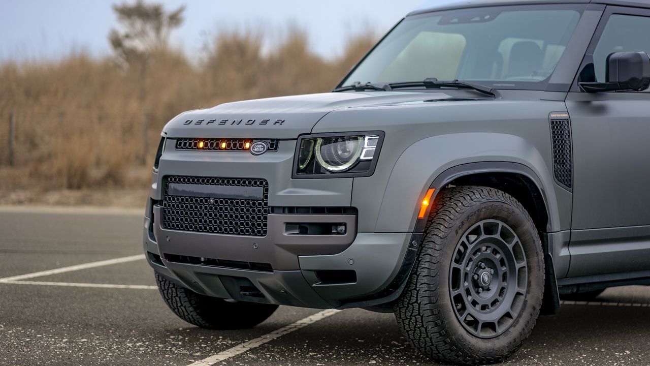 Land Rover Defender 2025