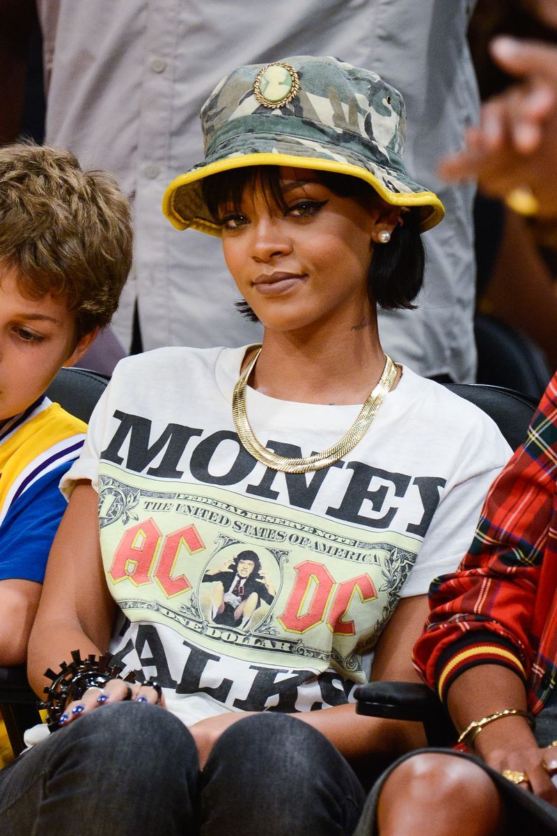 celebrities at the los angeles lakers game