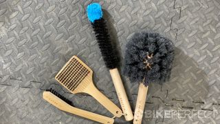 Peaty’s products bike brush set