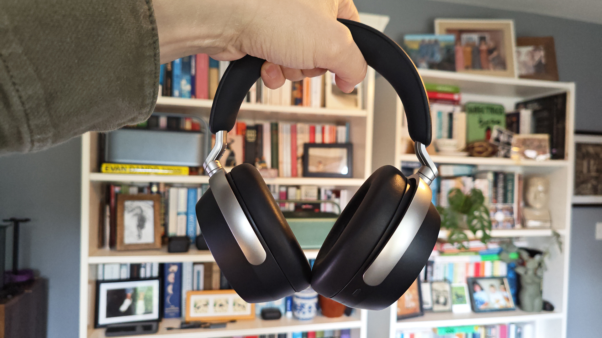 The Sennheiser HDB 630 headphone. 