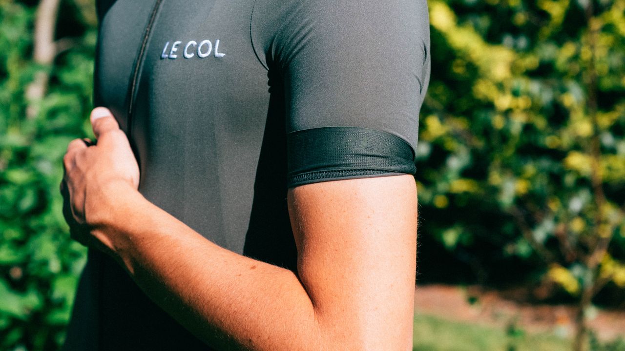 detail shot of the arm gripper on the le col pro jersey II