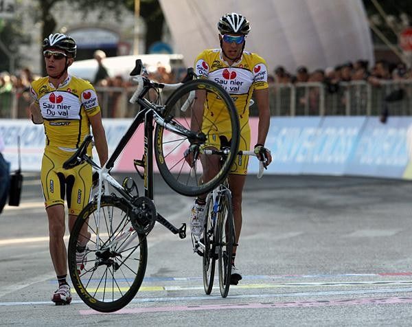 Ricc&ograve;'s bike flies on its own.