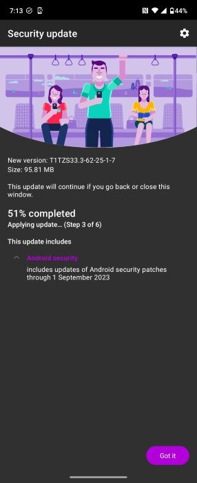 The September 2023 security patch installing on the Motorola Razr Plus