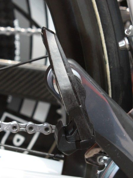 The new carbon body looks like it may be slightly lower profile than the current aluminum one.