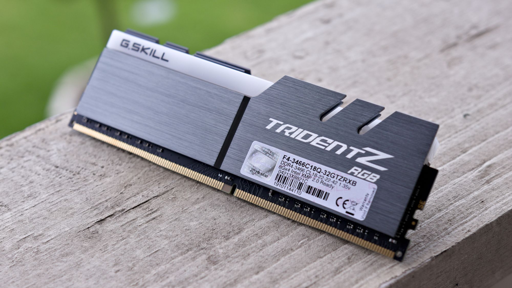 メモリー G.SKILL Trident Z RGB DDR4 64GB(16GBx4) G.Skill Trident Z RGB 64GB (4x16GB) DDR4 PC4-28800C17