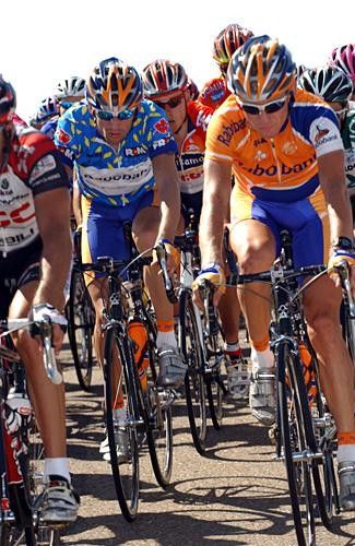 Denis Menchov (Rabobank) protected by a teammate