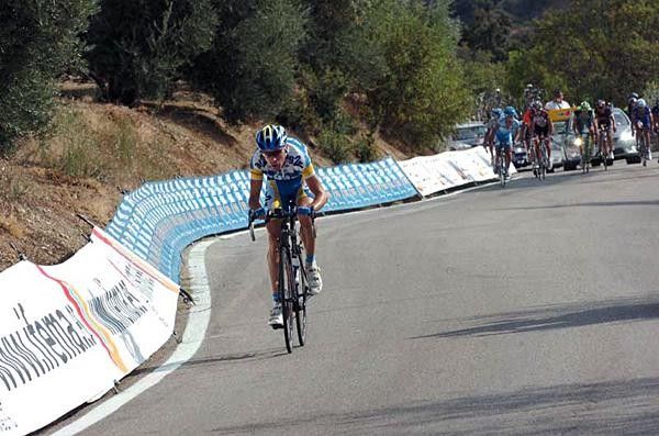Philip Deignan (AG2r Pr&eacute;voyance) attacks.