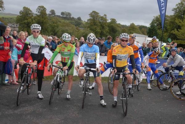 The jersey-wearers on the "start" line