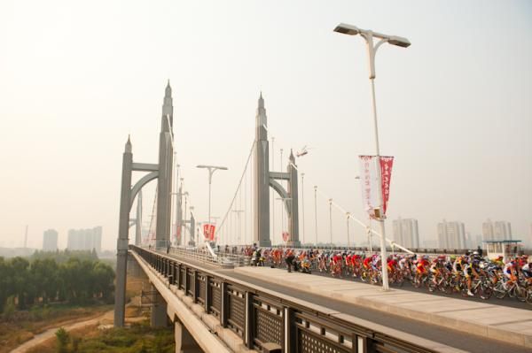 The peloton on stage 3 of the Tour of Beijing