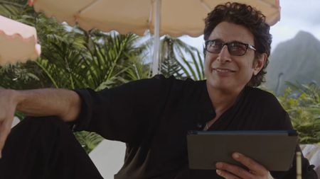 Ian Malcolm (Jeff Goldblum) relaxes in Xfinity ad.