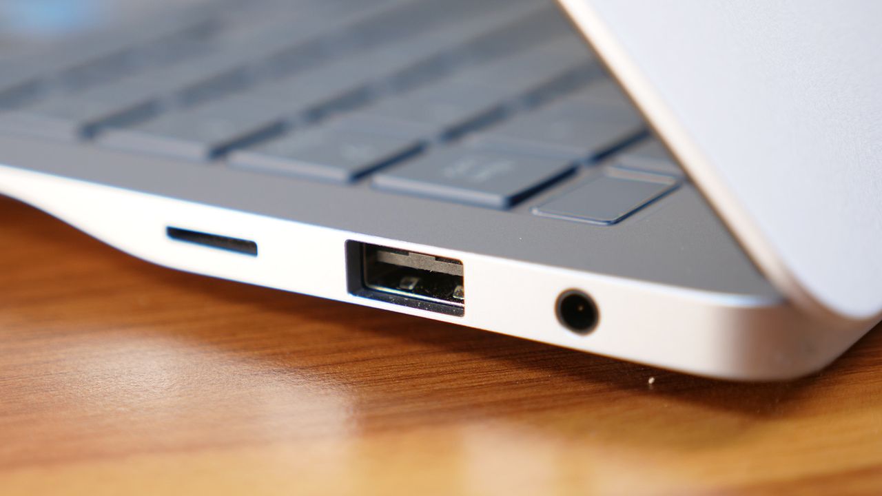 Close up of right ports on Samsung Galaxy Book 4 Edge.