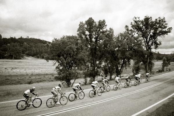 The peloton stretches out on stage 4