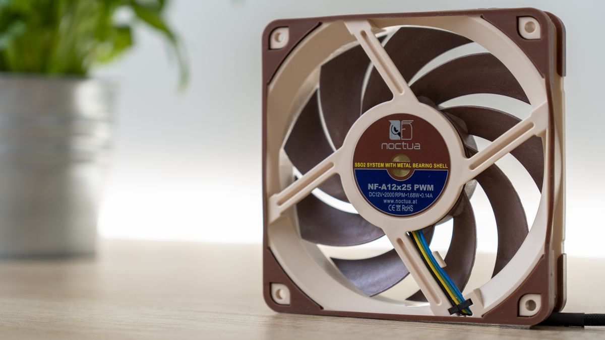 NF-A12x25 vs. Thermaltake Toughfan 12