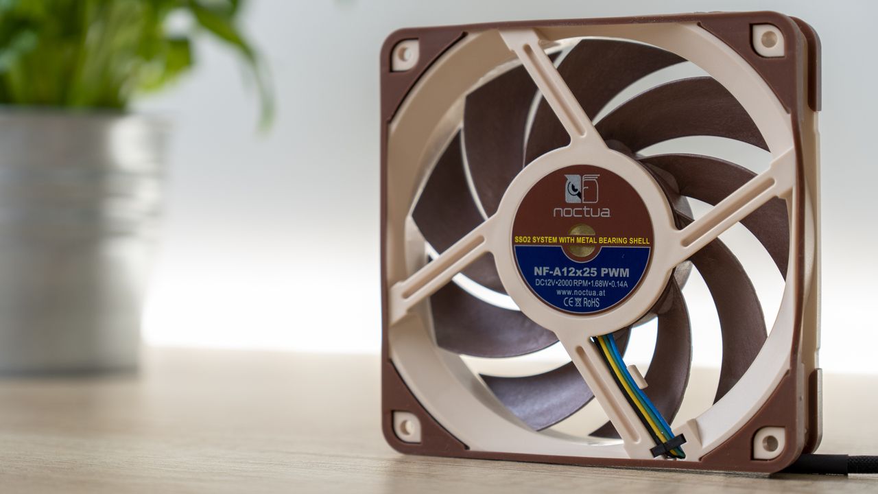 NF-A12x25 vs. Thermaltake Toughfan 12