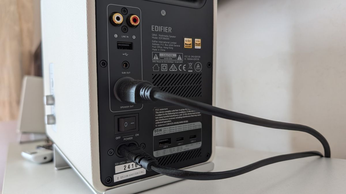 Edifier QR65 Active Monitor Speakers