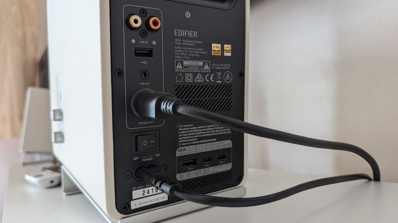 Edifier QR65 Active Monitor Speakers