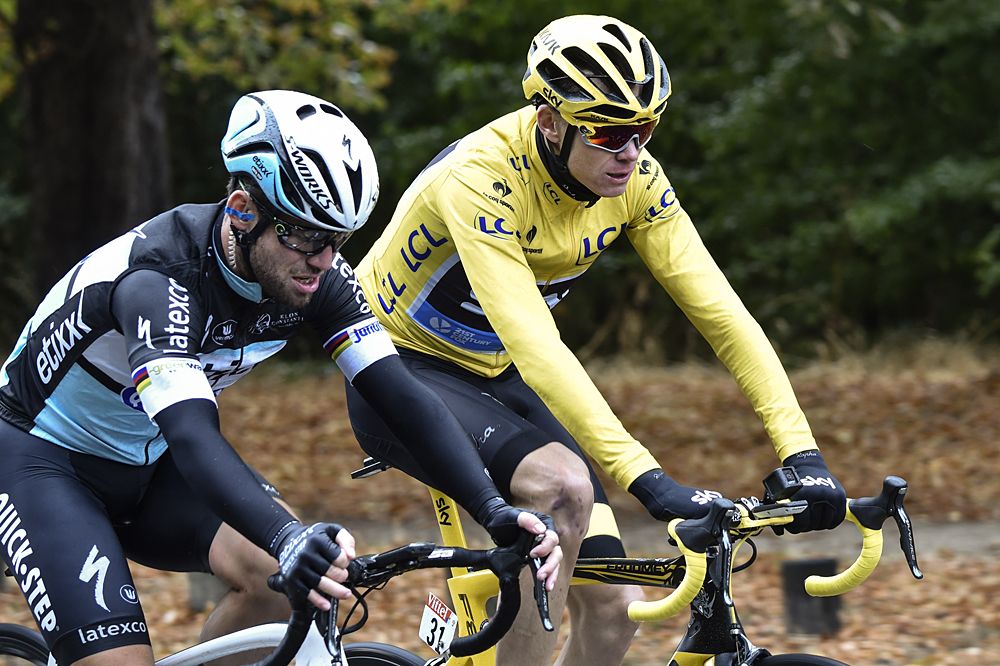 Chris Froome (Team Sky) and Mark Cavendish (Etixx-QuickStep) chatting on the final stage