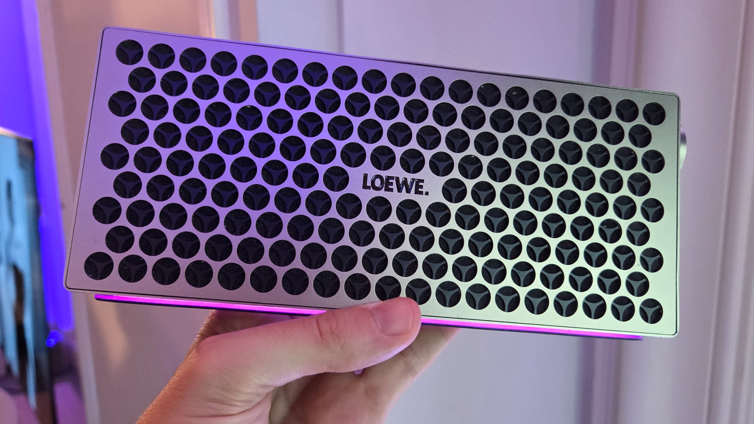 Loewe Neo speaker