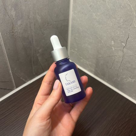 Deputy editor Grace Lindsay testing the Takami Daily Renewing Soft Peel