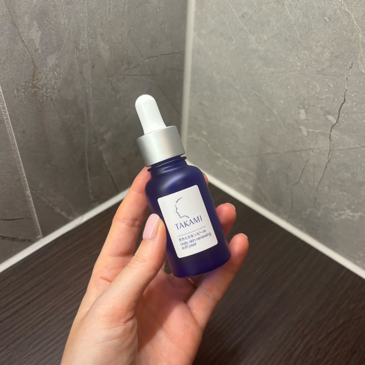 Deputy editor Grace Lindsay testing the Takami Daily Renewing Soft Peel