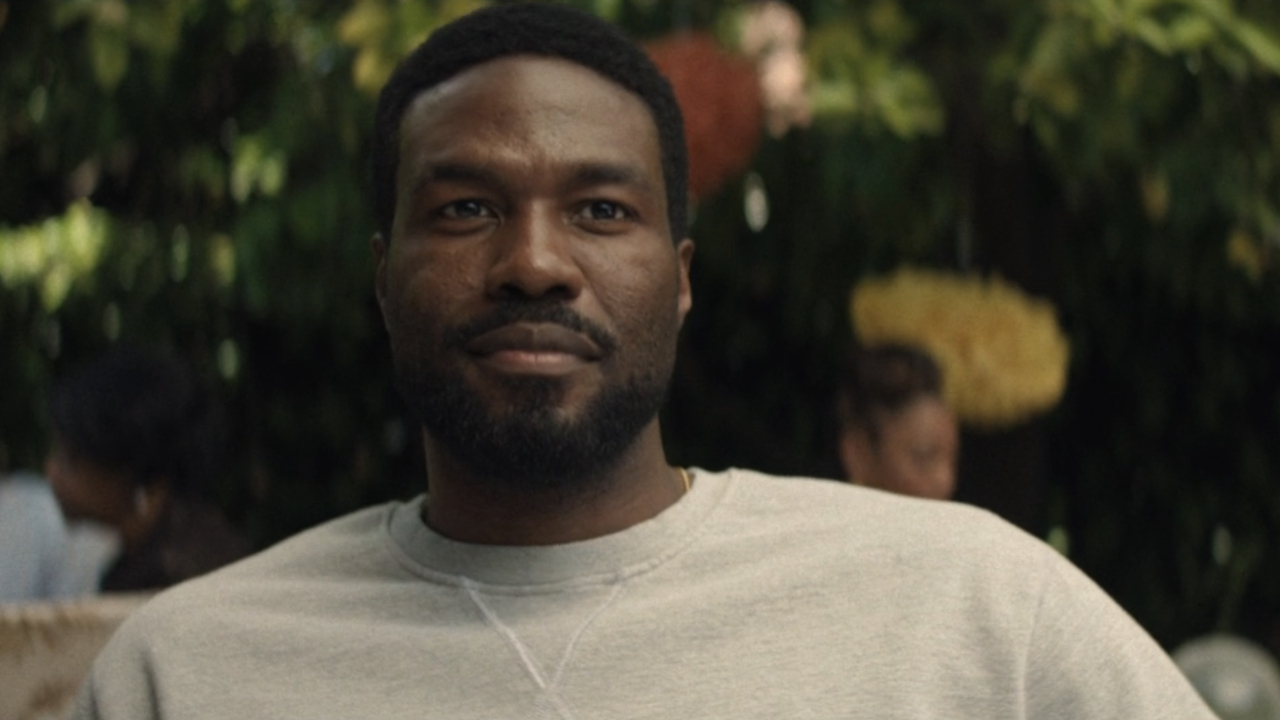 Simon Williams (Yahya Abdul-Mateen II) has a conversation with his brother on Wonder Man.