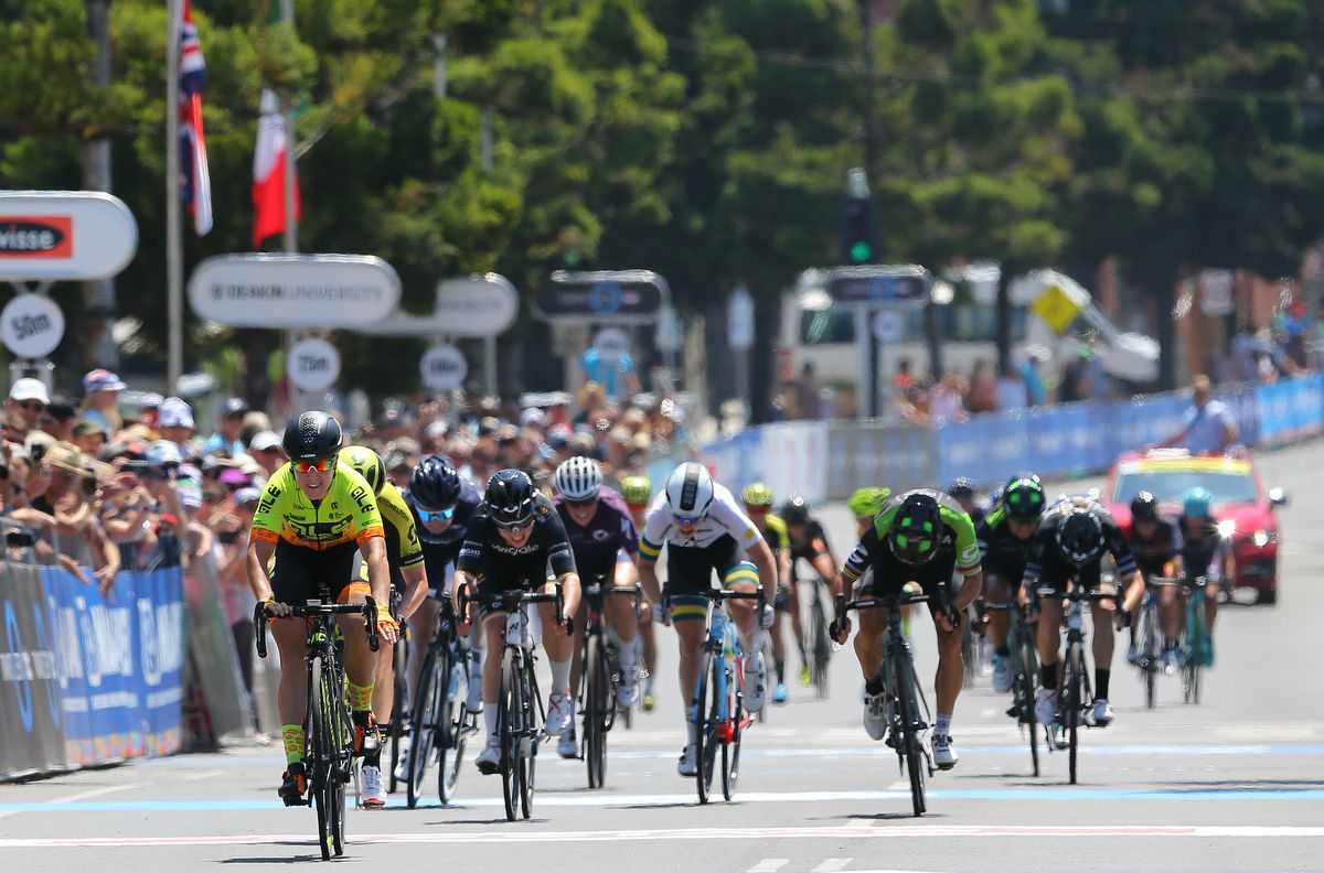 Chloe Hosking (Ale Cipollini) starts to take her hands off the bars