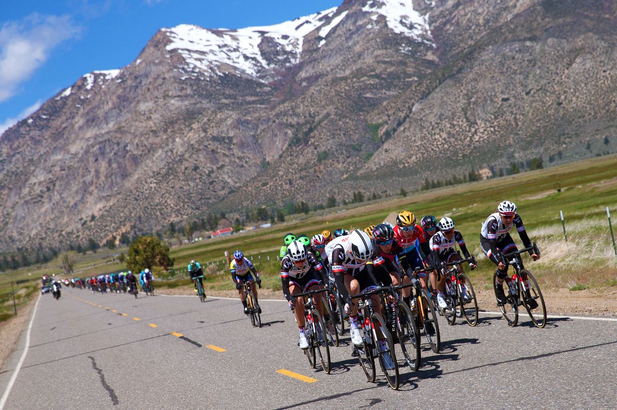 The race starts to split with Sunweb driving the pace