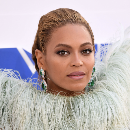 Beyonce attends the 2016 MTV Video Music Awards in a feathered naked dress