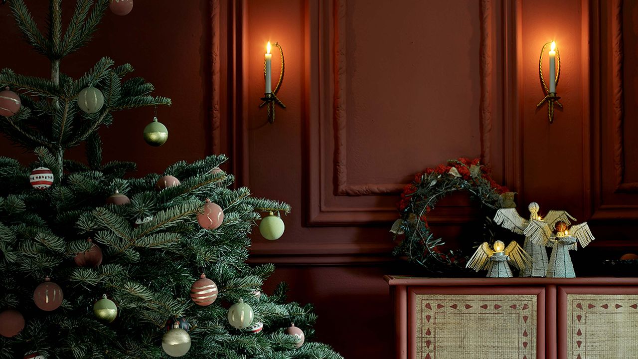 warm red terracotta wall with chrismas tree and side unit