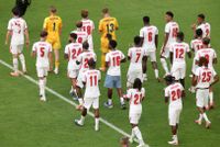 MIAMI GARDENS, FLORIDA - JULY 18: England players applaud the fans after receiving the third place medal during the FIFA World Cup 2026 Bronze Final between France and England at Miami Stadium on July 18, 2026 in Miami Gardens, Florida. (Photo by Jamie Squire/Getty Images)