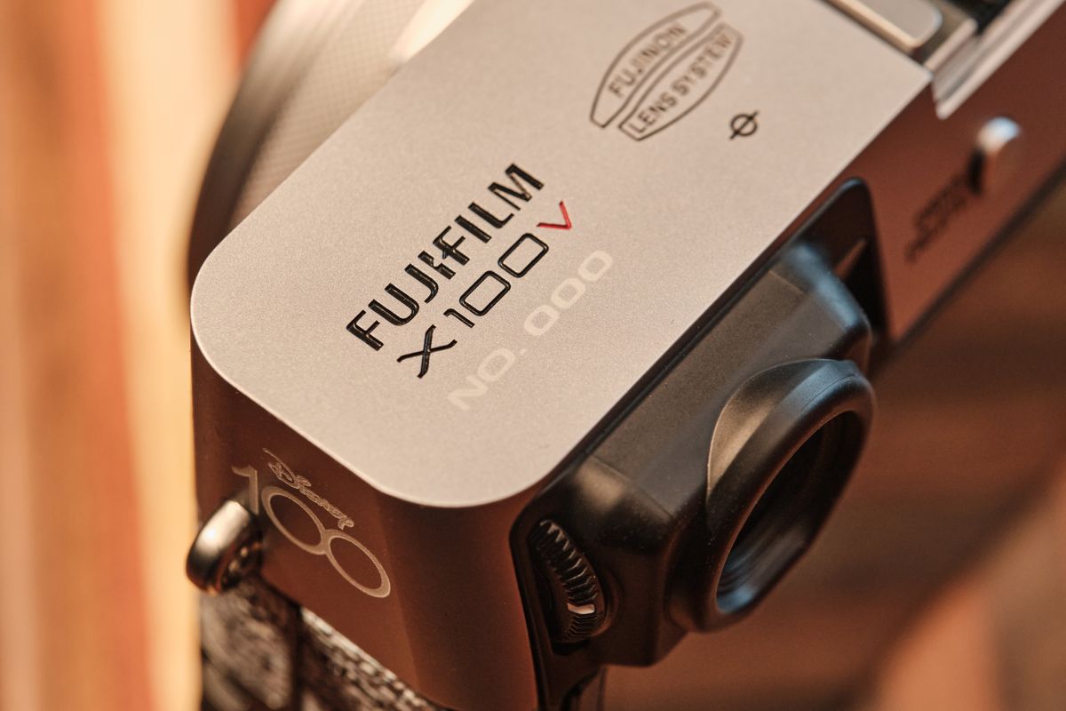 Fujifilm X100V Disney Mickey and Friends Edition