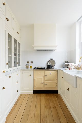 U-shaped cream kitchen with range cooker